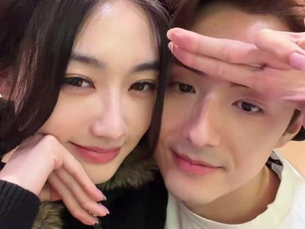 毓言异地三小时后…
卡子好像啥也听不进去了哇🤫
球赛也不看了 直播也不讲话了
一个劲儿的在那贴贴~
#毓言cp #直播录屏分享 #情侣日常 #暧昧 #沉溺