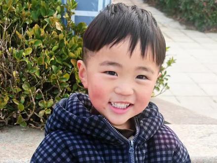 小宝自己有玩具枪了,还要跟我交换#儿童玩具#玩具枪#奥特曼动画片3-6岁#我在抖音聊生活#户外活动