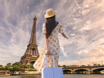 剪映制作人物走路变化背景 到世界各地旅行穿梭的视频 唯美大气#剪映画中画 #剪映画中画制作 #剪映关键帧 #剪映抠像 #剪映智能抠像教程 #剪映关键帧动画 #剪映画中画教程 #剪映转场特效 #剪映转场 #剪映关键帧教程