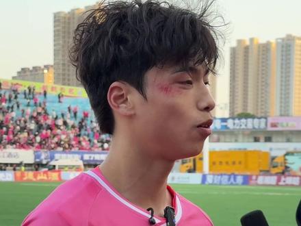 爸爸说:进一球,奖¥2000;我们说:唯一进球,价值连城!“湘超”淘汰赛,常德1:0战胜衡阳⚽带伤破门的常德队29号17岁少年袁晖凯,把最甜的 smile 留给爸爸和球迷。孩子,你值得全部的梦与爱!#湘超 #常德 #衡阳 #湘约常德超有所得 #桃花源里灵醒常德
制作:陈峰