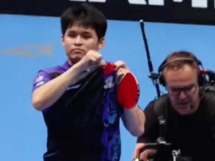 国际乒联发了,林诗栋跳上球桌的视频,日本网友炸了#林诗栋 #伦敦世乒赛 #国际乒联 #国乒 #中国乒乓球