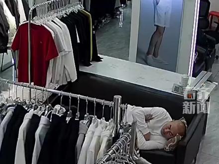 差点今天就开张了老板在店里睡觉被歌曲叫醒 还互动回应 网友:请回答1988 终于有人回答