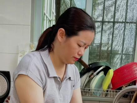 高考结束女儿索要升学六件套,听完清单我心里一阵心酸。高考后的这些物品真的属于标配吗?普通家庭该怎么和孩子沟通消费观?#高考礼物 #自家种植 #日常vlog #记录真实生活 #真实生活分享计划 @DOU+上热门 @DOU+小助手 @抖音小助手 @抖加🔥上热门🔥dou+🔥热点宝