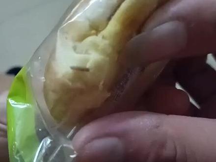 良品铺子的面包,真的是狠啊!就因为小孩子喜欢吃,我们也经常买结果搞得最近经常去医院,这样的面包谁还敢吃?谁还敢买?