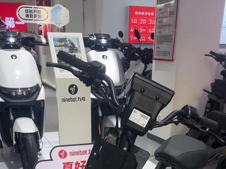 #新年骑九号 #新国标电动车
九号新国标电自Fz1 60,搭配48V20A铅酸电池,智能仪表切歌导航接电话,自定义壁纸,爬坡有劲轻松上地库,鼹鼠控体验安全方便好骑!