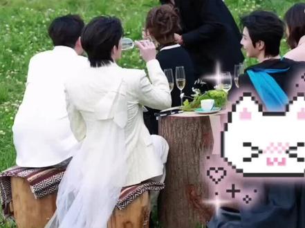你们不要造谣了 虽然我们也很爱看,但是真的没有牵上,是普普握住了布布的手腕 你俩赶紧出来说句话,到底牵上了没有?@云旗Yunqi @郝熠然
