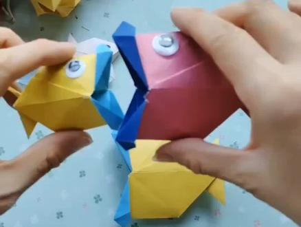 大鱼吃小鱼🐟来喽,快学起来吧#折纸教程视频 #创作者中心 #创作灵感 #手工折纸#亲子手工