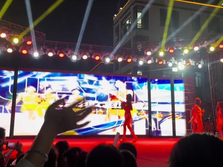 00后金碟豹 己上线
#音乐在线 悦影女团 #黑狗兄大舞台