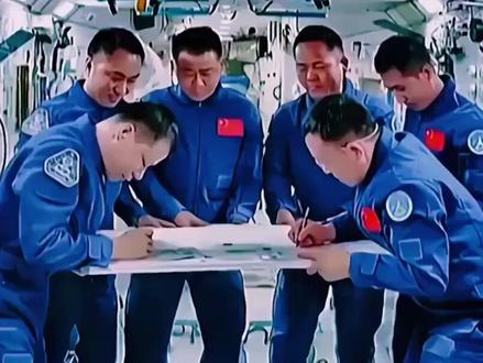 今晚 23 点 08 分点火神舟二十三号携多重里程碑出征太空 重磅时刻将至,神舟二十三号载人飞船今夜准时发射!超长太空驻留刷新纪录,香港航天员首度翱翔苍穹,百项尖端科学实验同步开展,见证中国航天跨越式突破,共同见证飞天荣光。
#神舟二十三号 #中国航天 #载人航天 #太空探索 #航天壮举 @抖音小助手 @DOU+小助手