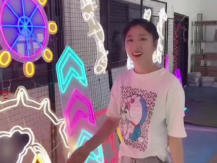 一大批霓虹灯实景案例来袭,记得下载保存,喜欢哪款都可以找我设计定制。#分体式霓虹灯 #美陈设计 #厂家实拍 @抖音小助手