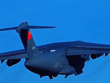 今天上午,江华一中毕业生莫自艺、二中毕业生韦鸿领取到空军航空大学录取通知书,他们将乘坐运-20飞机至学校报到。
#神州瑶都电机之城
#走去永州
#唱响新永州
#蜜香红茶
#文化中国行