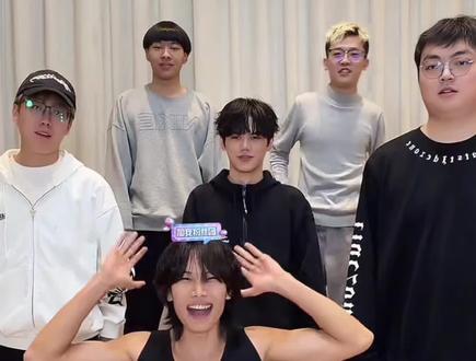 哒啦麦~哒啦麦~ 我去!!!!!这群人怎么开始跳舞了!!!@白泽(三角洲行动) @陈泽- @林树(三角洲行动) @昊天(三角洲行动) @小小烟下士 #白泽三角洲行动 #白泽创作者激励活动 #白泽 #陈泽 #林树