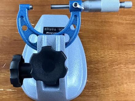 外径千分尺校准方法。0-25的直接测量面接触就可以,则不需要量块。#千分尺 #外径千分尺 #千分尺怎么用