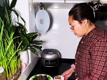 家常饭,就这个丸子年夜饭也可以
来一盘好吃好吃!
#我的厨房日常 #记录生活