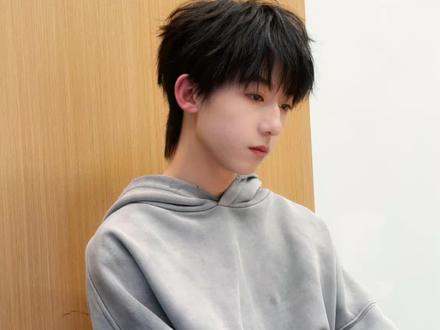 1.23是我不会忘记的日子,26对我们博文好点吧不要在欺负我们岁岁了🥺🥺#杨博文@抖音小助手 @抖音来客官方助推官 @抖音创作小助手 @抖音热点 @抖音创作灵感