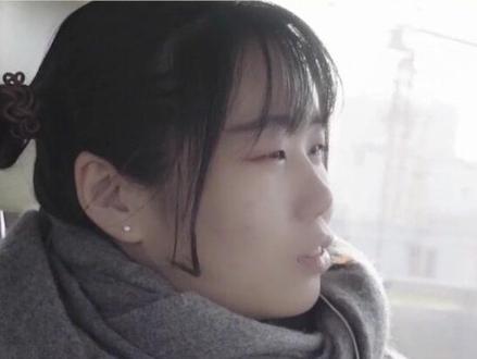 穷过的人都知道,在底层漂泊时无助的感觉吧。#花粥 #民谣 #音乐现场 #抖音看见音乐