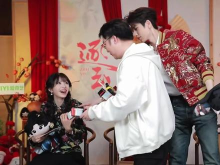 小哥哥泥是又争又抢啊
#张凌赫 #田曦薇 #田作之赫 #曾庆杰 #逐玉