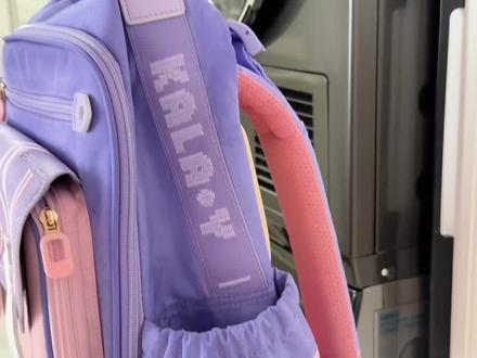 家里面不经常清洗的物件,灰尘堆积严重的要爆炸盐泡一下再清洗! 小朋友的书包,窗帘,浅色四件套这一类清洗之前,爆炸盐泡一下,颜色透亮又干净!发黄的T恤也是可以泡一泡!#泉日记爆炸盐 #年底大扫除 #是李勤快呀