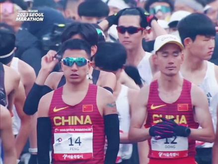 劳模管油胜在2023首尔马拉松中露脸视频,粉丝们的福利来了!#2023首尔马拉松 #管油胜 #马拉松 #董国建