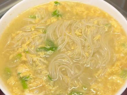 从小吃到大一直吃不够的葱花鸡蛋面,强烈推荐给你们~#今日美食分享 #创作者中心 #创作灵感 #葱花鸡蛋挂面 #记忆中的味道