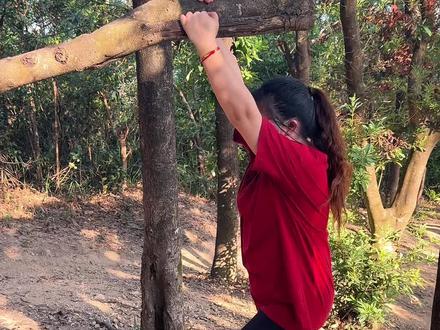 我想我应该就是那个因为穷而选择最便宜的亲子活动爬山的人,今天爬的是银湖山野径,走完全程花了六个多小时,孩子们从最开始的放弃到后面越挫越勇,被路上的陌生人鼓励,被5.5一根的老冰棍给激发,下山那一刻孩子们在车上都累的睡着了#户外登山 #户外 #亲子互动 #亲子时光 #记录真实生活