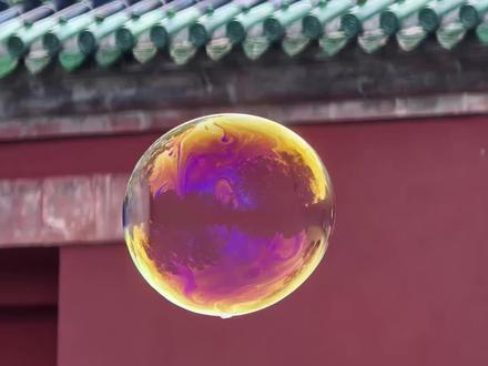 摄影小白,用手机在地坛拍出电影感?! 这次在北京,我给一群平时没太多拍摄经验的人,上了一节手机摄影课。
我们去了地坛实拍,本来以为大家会“交作业式拍照”,结果很多人第一次拍,就用华为手机拍出了很有氛围感的照片。
史铁生在地坛里看清岁月,我们借镜头感受时间。手机摄影不必执着于完美,而是它会让你开始观察生活。如果你也喜欢记录,记得有空多拍拍!#拍照技巧 #我与地坛 #手机摄影 #华为学堂 #手机摄影技巧