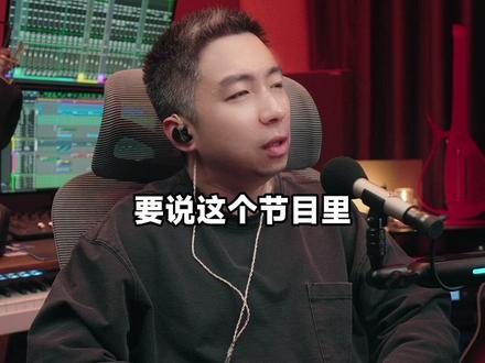 张函瑞你又鲨劳资!《光亮》之后再没听到过这种通透感了! 另外大家争论的垫音问题也有解读,听听看,别误会啦!#TF家族新年音乐会 #黄昏晓 #张函瑞 #王橹杰 #杨博文