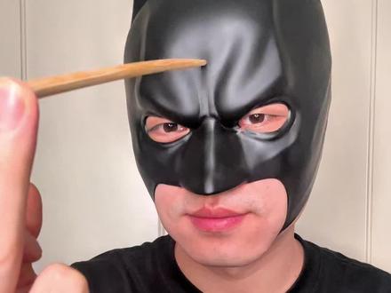 给大家表演个才艺 筷子穿头术 #魔术 #穿透术