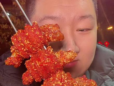 200多公里干到绥棱的博主吃的很火爆,我这个制作者再看看怎么个事,“开花肠卷火辣牛蹄筋”#深夜食堂