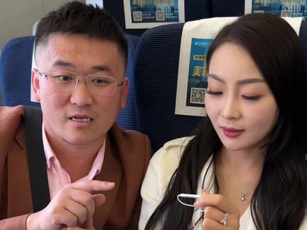 山东姜涛澄清:这两天和刘德华合影的不是我,那是中国香港的姜涛。我是山东的。有机会我愿意和刘德华合作