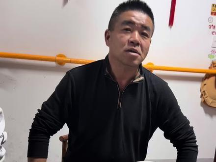 我爸:我的任务就是给你们养大然后送进养老院我才能放心噶 #正儿八经吃顿饭 #养老 #吃饭就来他家 #东北 我爸说他会比我妈走得早因为他只能活到108岁而我妈得到120岁,我小妹说你活到108我们不都得80来岁了啊,我爸说那不得给你们都送养老院我才放心