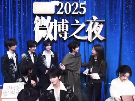 传下去时代峰峻不给孩子吃饭!!!#张子墨 #微博之夜 #幕后花絮