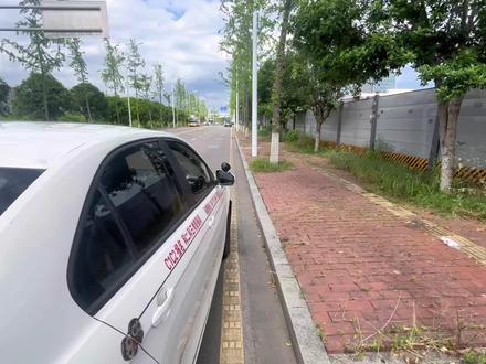 靠边停车看雨刷器中心点如何停好车? 科目三考试,靠边停车只需要你看一个点就能停好车!但是要注意其中的重点!#科目三靠边停车#靠边停车#靠边停车技巧#逢考必过#青年创作者成长计划