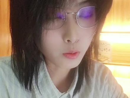 十三年来,我像看着鱼缸里那条独自游动的小金鱼,以为水面总会泛起涟漪,直到最后才发现,那片平静,原来就是告别的样子。#名侦探柯南 #塌房 #情感共鸣 #日常唠嗑 #无语朵