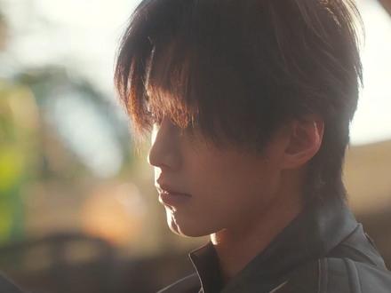 双轨:姜暮终于成功将靳朝拿下,让他成为属于自己的男人 #双轨 #虞书欣 #何与 #双轨电视剧