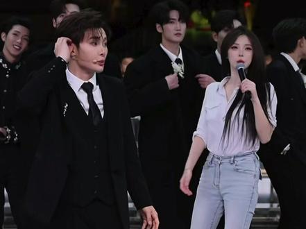 豆豆不管走到哪,满屏都是758爱豆豆#豆豆吃不饱 #龙浩天