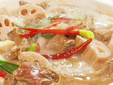 #腊鸭焖藕 麻腊香到位了,配是洪湖粉藕到位。#湖北洪湖 #地方特色美食 #好食材好味道 #洪湖妹子