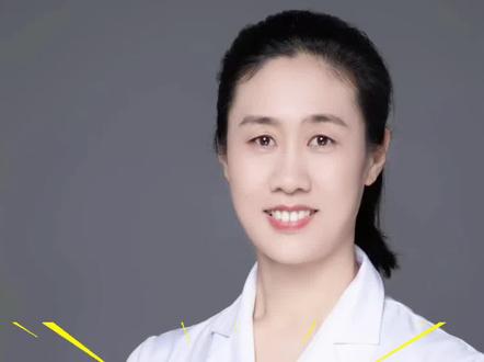 预防脑梗 做好这一点 不少朋友都关注到我的大杯子了,还建议我换成玻璃杯,首先谢谢大家。这个杯子最大的优点就是大,能装2升水,能保障我喝水的量。其实,喝水对于咱们心脑血管狭窄的患者,特别重要,所以,也希望大家来分享一下,如何让自己多喝水的。#喝水 #脑梗