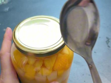 这个方法真的能开罐头,敲的时候要稍微用力一点。 #生活小窍门 #开罐头 #开罐头小妙招