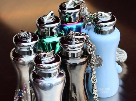 时髦人士的吸睛好物—— 《时尚芭莎》参与孵化的SharkGirl鱼跃杯!
“鱼跃”而出,“愉悦”加倍!
知冷知热,时刻相伴!
哑铃握感,随时开练!
时尚单品,点亮穿搭!
即刻“鱼跃”吧!@SharkGirl鲨鱼女孩 #SharkGirl鲨鱼女孩 #鱼跃杯 #杯子控 #水杯也进军时尚界了 #这样的水杯谁能拒绝