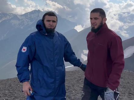 小鹰也从迪拜抵达达吉斯坦
帮马哈备战, #马哈切夫#小鹰哈比布