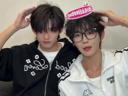 很乖很懂事,执行力还强,这甜蜜笑容是你应得的。#云旗 #云熠 #郝熠然 #治愈 #向全世界安利