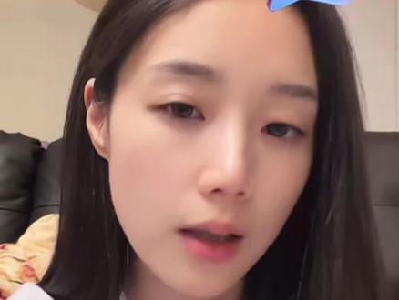 小亿谈到王培延在她拍摄岁岁年年时探班 希望有合适本子可以二搭 #王小亿#王培延 #半夏的青春 #岁岁年年