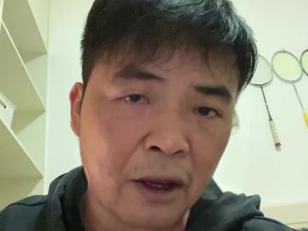 你会买悬浮手柄的球拍么?#悬浮手柄 #胜利羽毛球拍 #羽毛球装备