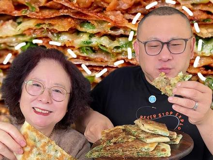 几分钟就能烙出全家都爱的葱花肉饼! 您就用我妈这方法调馅,嘴里满满都是肉香,吃多少都不够!#好好吃饭就是好好生活#把美食写成诗#好好吃饭大赛#葱花肉饼#美食教程