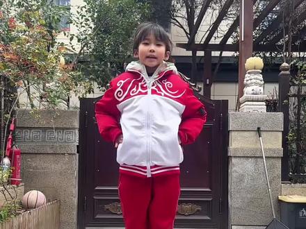 间歇式跳绳法一年长高了10cm 放学回家也喊饿,但是30分钟很快过去也能忍忍,并且在有饥饿感的时候跳绳生长因子分泌是翻倍的。#追高 #运动长高 #跳绳 #身高管理 #你的坚持终将美好