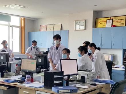 又快到了劝人学医的时候了,上午十点的医生办公室,看片,写病历,打印,写证明,写计划……#医院🏥