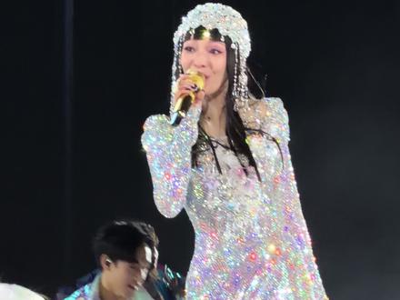 一秒换装后的《淋雨一直走》#淋雨一直走 #张韶涵 #张韶涵演唱会 #张韶涵造型 #演唱会