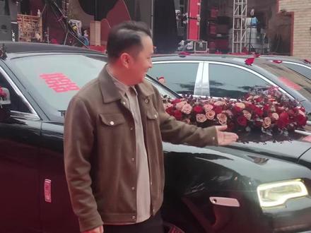 大家看,今天老弟接颜颜的车队排面到不到位?
#老弟婚礼 #老弟颜颜 #笑笑姐