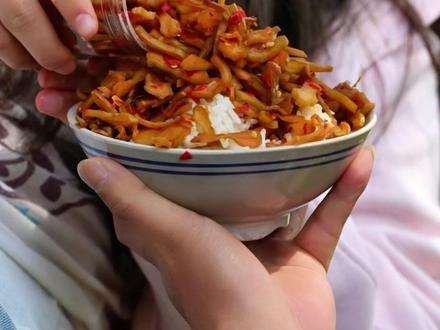 家里的刀豆熟啦,做成腌菜,又是一道酸辣开味的#湖南美食 #酸辣刀豆 #下饭菜